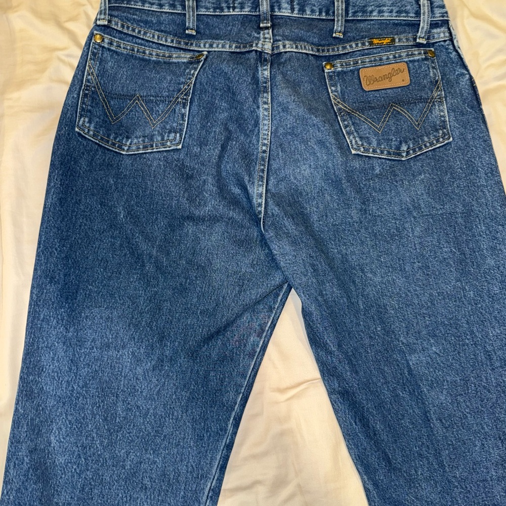 Wrangler Blue Relaxed Fit Jeans Timeless Style